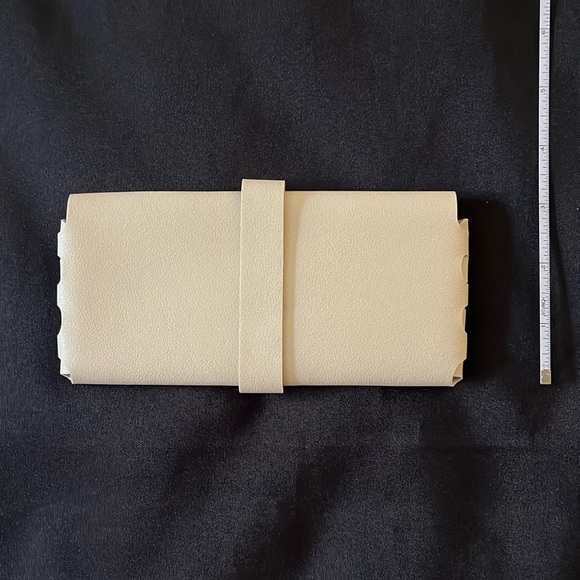 DARK GRAY BUTTERFLY SUNGLASSES W/FREE CASE ✨✨✨ - Picture 7 of 7